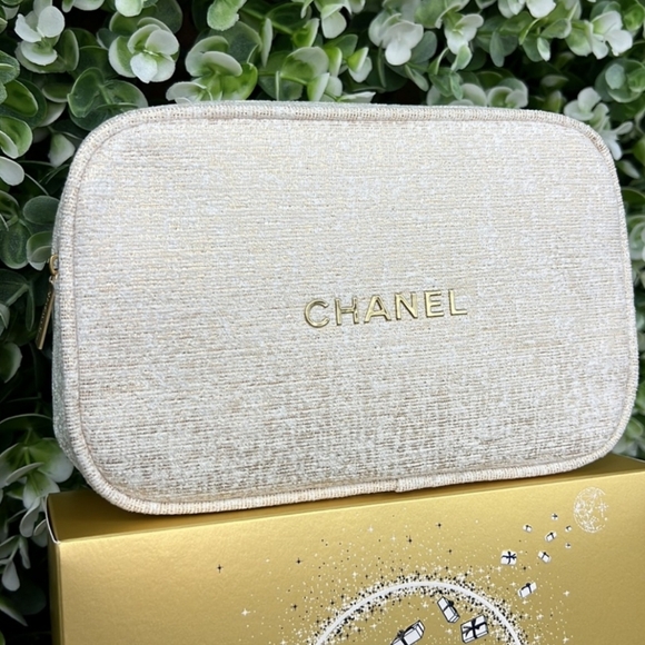 CHANEL 2023 Cosmetics Makeup Bag Pouch Tweed Limited Edition Holiday NEW BNIB - Picture 8 of 8